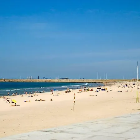 旅馆 Oporto Beach *